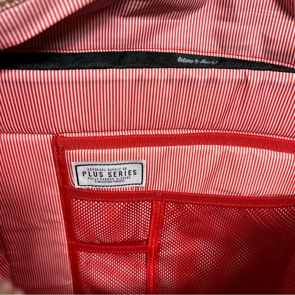 Rare BNWT Herschel Strand Plus Duffel Bag in Natural/Ivory - Picture 6 of 13